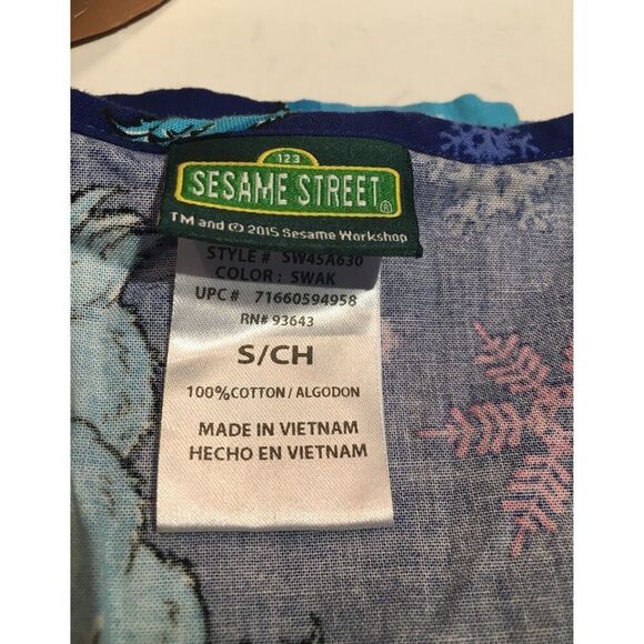 Cookie Monster Sesame Street Scrub Top Size Small - Picture 9 of 11